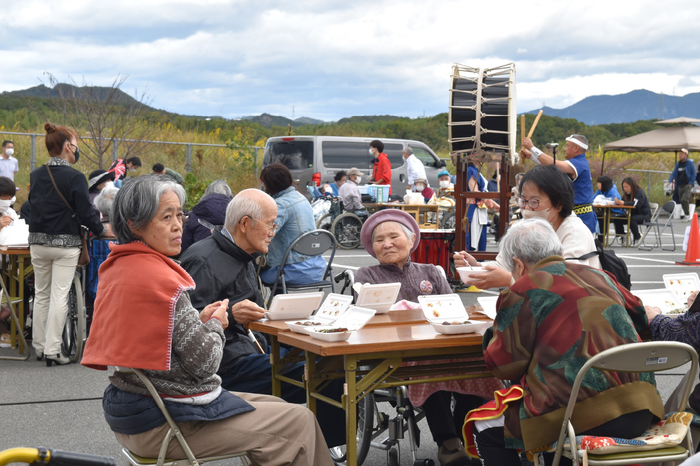 地域を活性化させ幸せにします