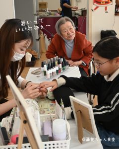 クリスマス喫茶の一幕。特別養護老人ホームせとうちは岡山県瀬戸内の老人ホームです。