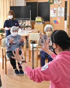 ラジオ体操の様子 小規模多機能ホームせとうちの郷